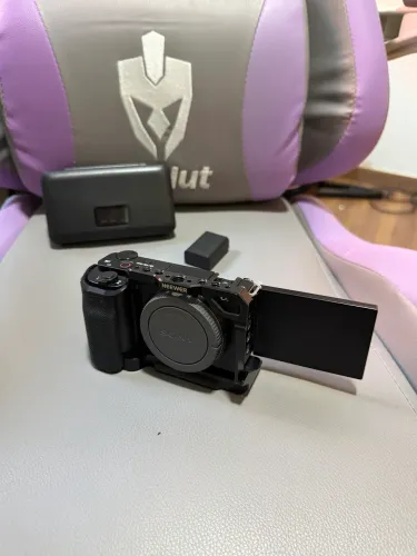 Corpo Sony zve-10 com cage e carregador duplo de brinde está nova sem detalhes