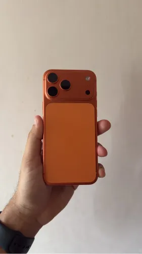 Carcaça IPhone 17 pro Max(Só usei a tela)