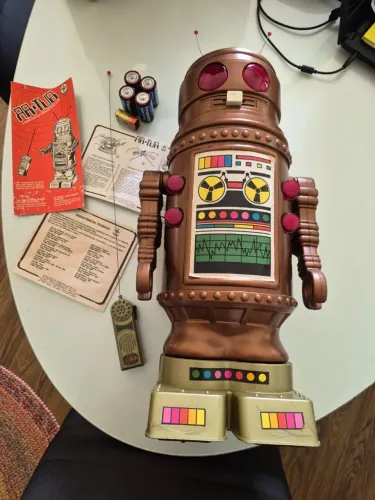 Brinquedo antigo Robô AR-TUR