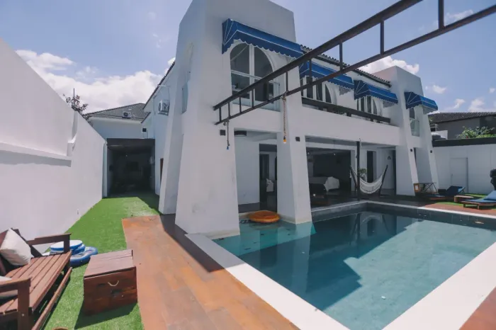 Casa de condomínio para venda no Condomínio Santa Helena com 4 suítes e piscina!!!