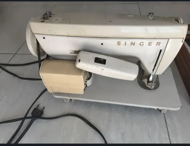 Máquina de costura Singer