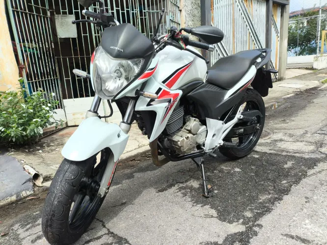 Honda CB300R 2014 branca