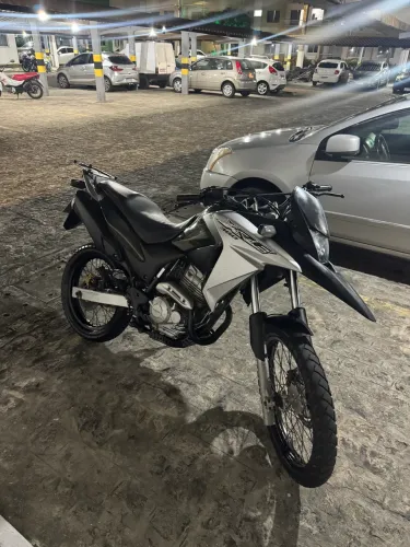 XRE 300 ano 2018