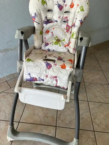 Cadeirinha de alimentação