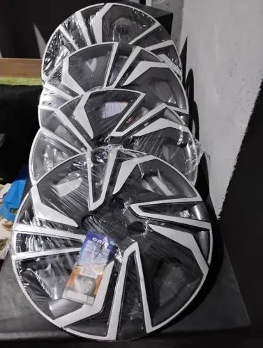 Calota aro 15 Novíssima. Black Piano com Prata