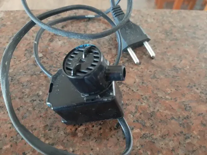 Bomba (minibomba) submersa 3,8W- 220V - pequenas cascatas