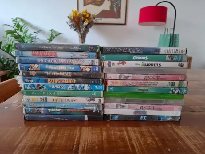 Lote de DVDs infantis