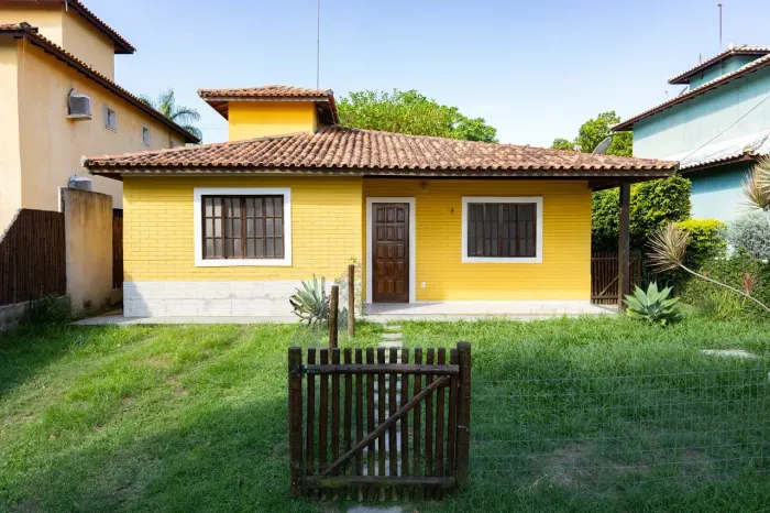 À venda casa com 3 quartos em condomínio com lazer completo na Rasa, em Armação de Búzios