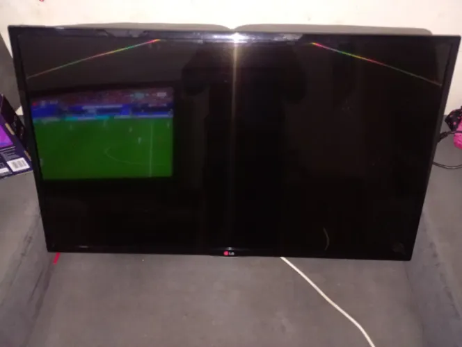 Tv 47 polegadas smartv, defeito de tela !!! Cada peça tem seu valor