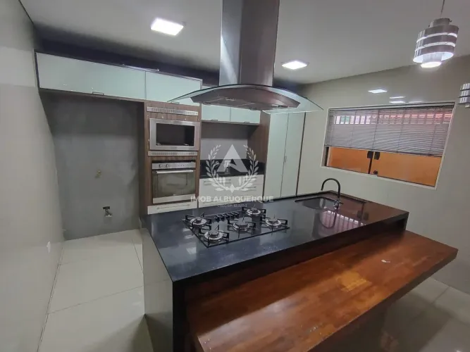 Sobrado com varanda gourmet para locação no Jardim Germânia