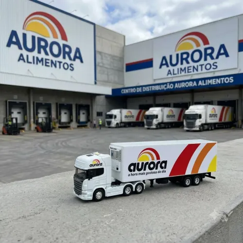 Miniatura caminhão Scania carreta aurora frigorica escala 1/64 baú MDF coleção presente
