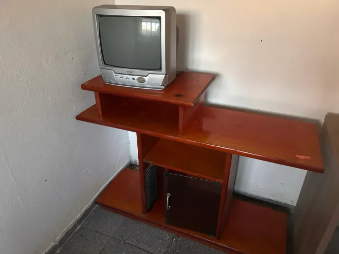 Rack com TV 14 polegadas 
