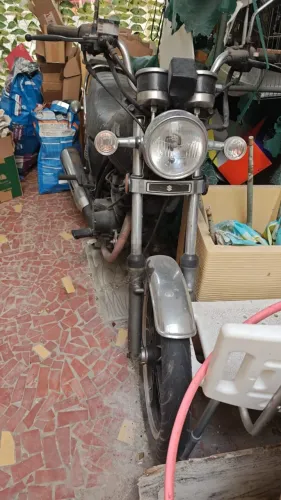 Vendo Suzuki Intruder 125 preta.