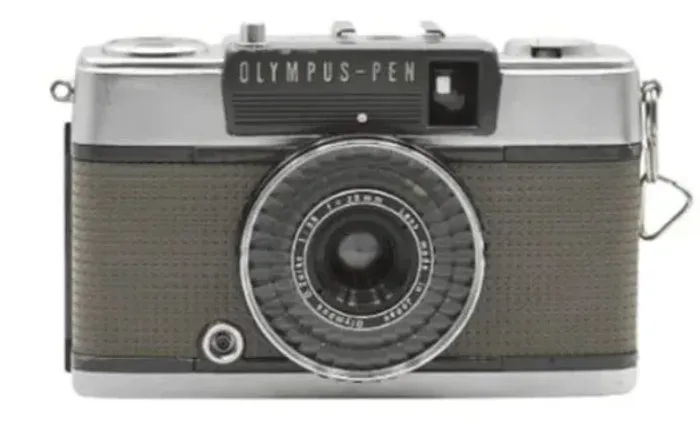 Camera 35mm Olympus Pen EE2 com Flash