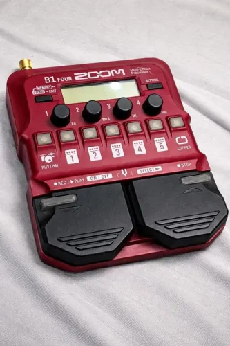 Zoom B1 Four para contrabaixo