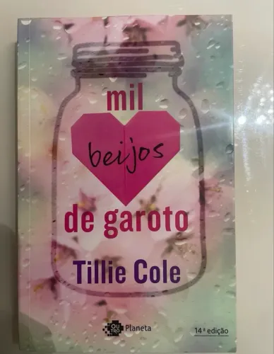 Livro Mil beijos de garoto Tillie Cole