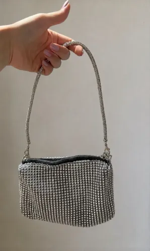 bolsa prata com pedrinhas (shein)