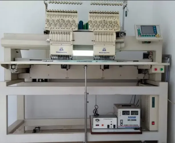 Maquina de bordar duas cabeças