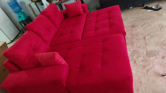 Super promoção sofá cheisy trabalhado três lugares mais puff grande novos e completos