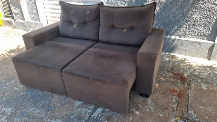 Sofa retrátil bem confortável marcas de uso ((ENTREGO GRATIS))