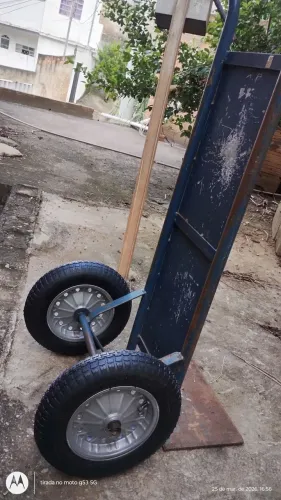 Carrinho de carga com rodas novas