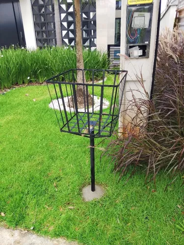 Lixeira reforçada para calçada