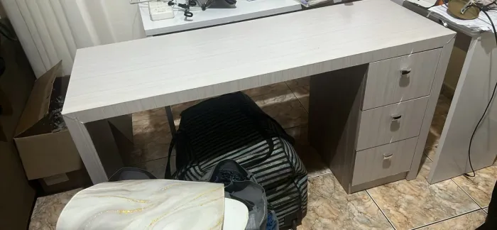 Mesa escritório com 3 gavetas para vender rápido!