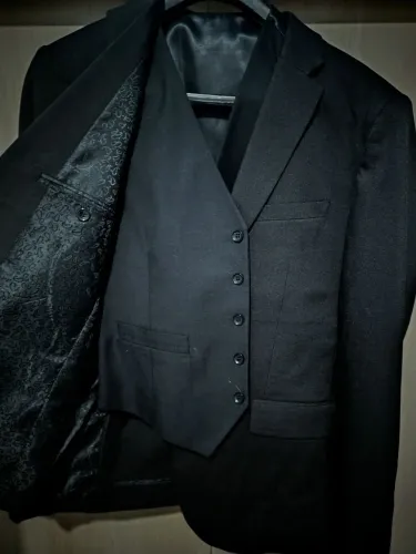 Terno / Paletó Preto Slim Fit mais colete