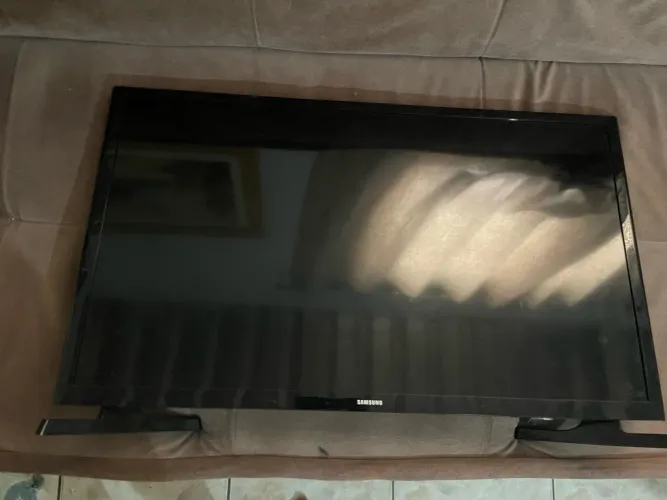 Vendo essa televisão 32 polegadas ,? não é smart por isso esta por esse preço ?