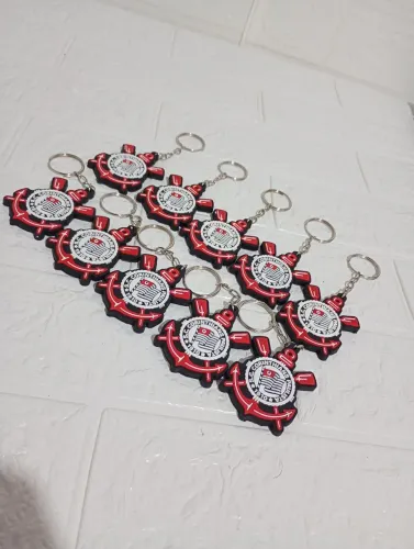 Kit com 10 chaveiros emborrachados do Corinthians
