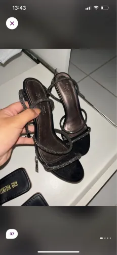 Salto alto preto