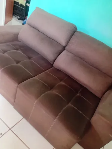 Vendo sofá retratio grande cor, marrom.  Super conservado.Valor$( 550) no valparaiso 1.