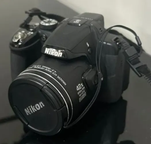 Máquina fotográfica digital Nikon 