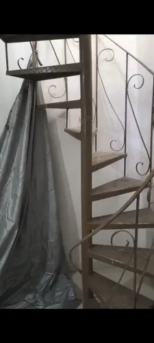 Escada de ferro, caracol.