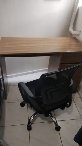 Mesa e cadeira para escritório 