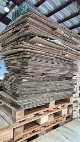 Caixas de papelão tamanho médio grande, 3.00 reais cada, entregamos com taxa de entrega.