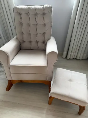 Poltrona Paris Amamentação com Balanço e Puff