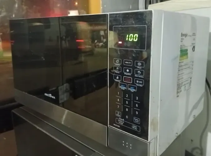 Microondas Britânia 26L