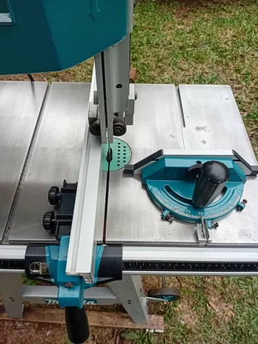 (NEGÓCIO DE OCASIÃO) VENDO SERRA FITA MAKITA
