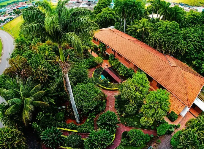 Casa com 6 quartos para alugar, 840 m² - Setor Coimbra - Goiânia/GO