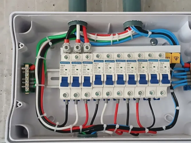    Eletricista Quadros comandos iluminação automatização gato