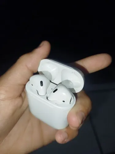 Fones de ouvido sem fio Apple AirPods (2ª geração). Usado poucas vezes, 100% funcionando