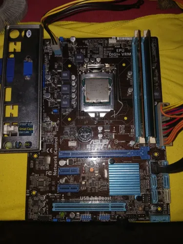 Kit Placa Mãe H61 - i3 3220 - 6GB DDR3 Funcionando perfeitamente 