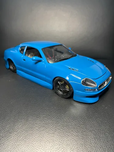 Miniatura Maserati escala 1/18
