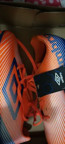 Vendo chuteira umbro nova
