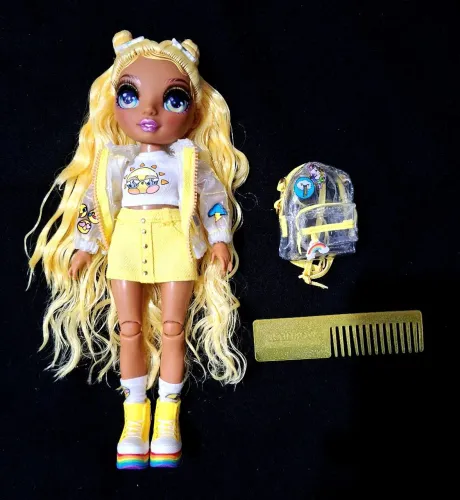 Boneca Rainbow High Junior Sunny Madison<br>