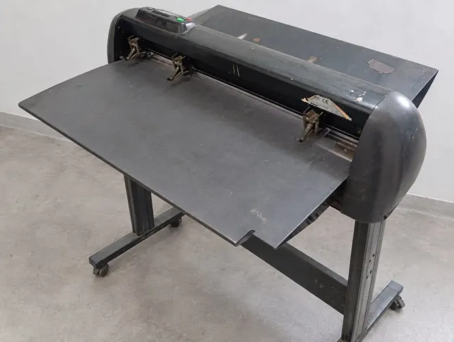Plotter de Recorte C24L com Pedestal - R$ 1.500