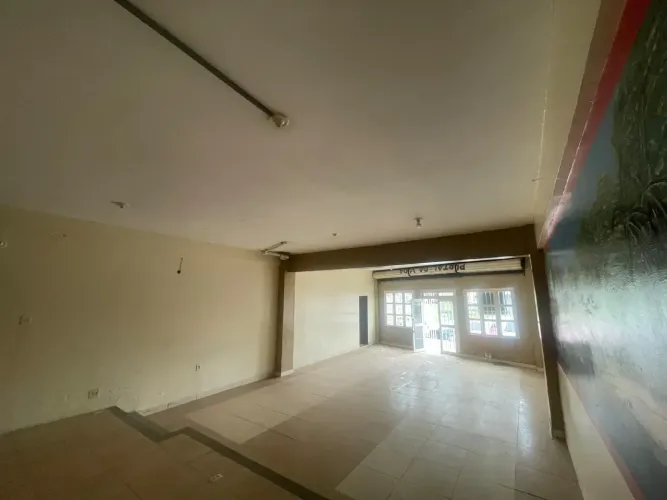 PONTO COMERCIAL NA CIDADE VELHA