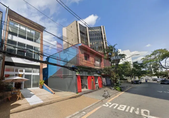 Prédio inteiro para locação na Chácara Santo Antônio - Santo Amaro 686m²