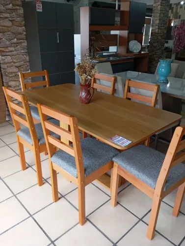 Mesa com 6 cadeiras nova